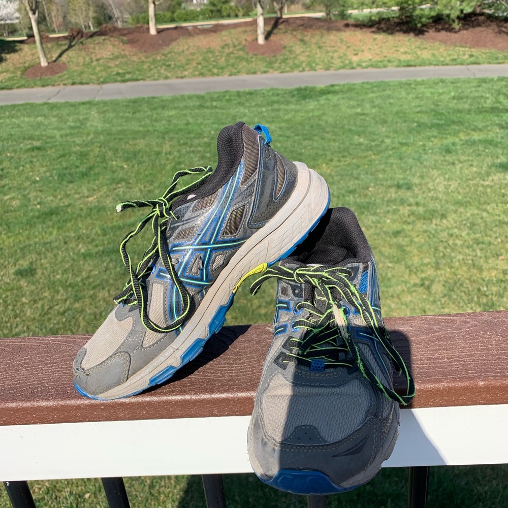 ASICS kids running shoes/ sneakers